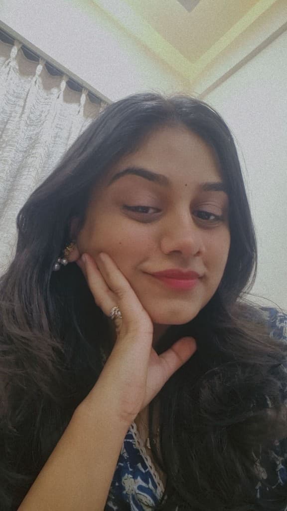Portrait of Aakanksha Mahajan smiling